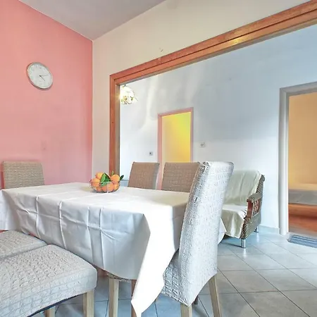 Four Bedroom Holiday In بيت للعطل *