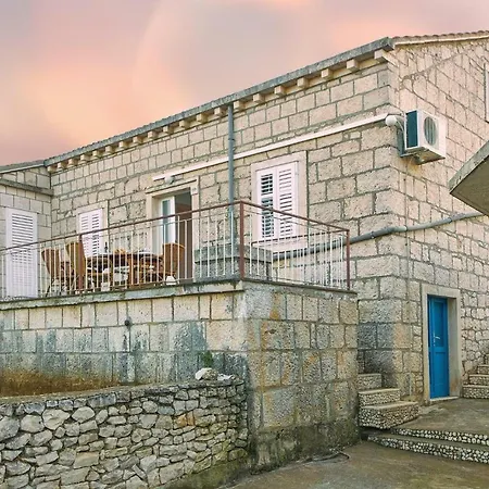 Four Bedroom Holiday In بيت للعطل
