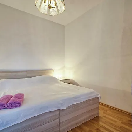 Four Bedroom Holiday In * لومباردا